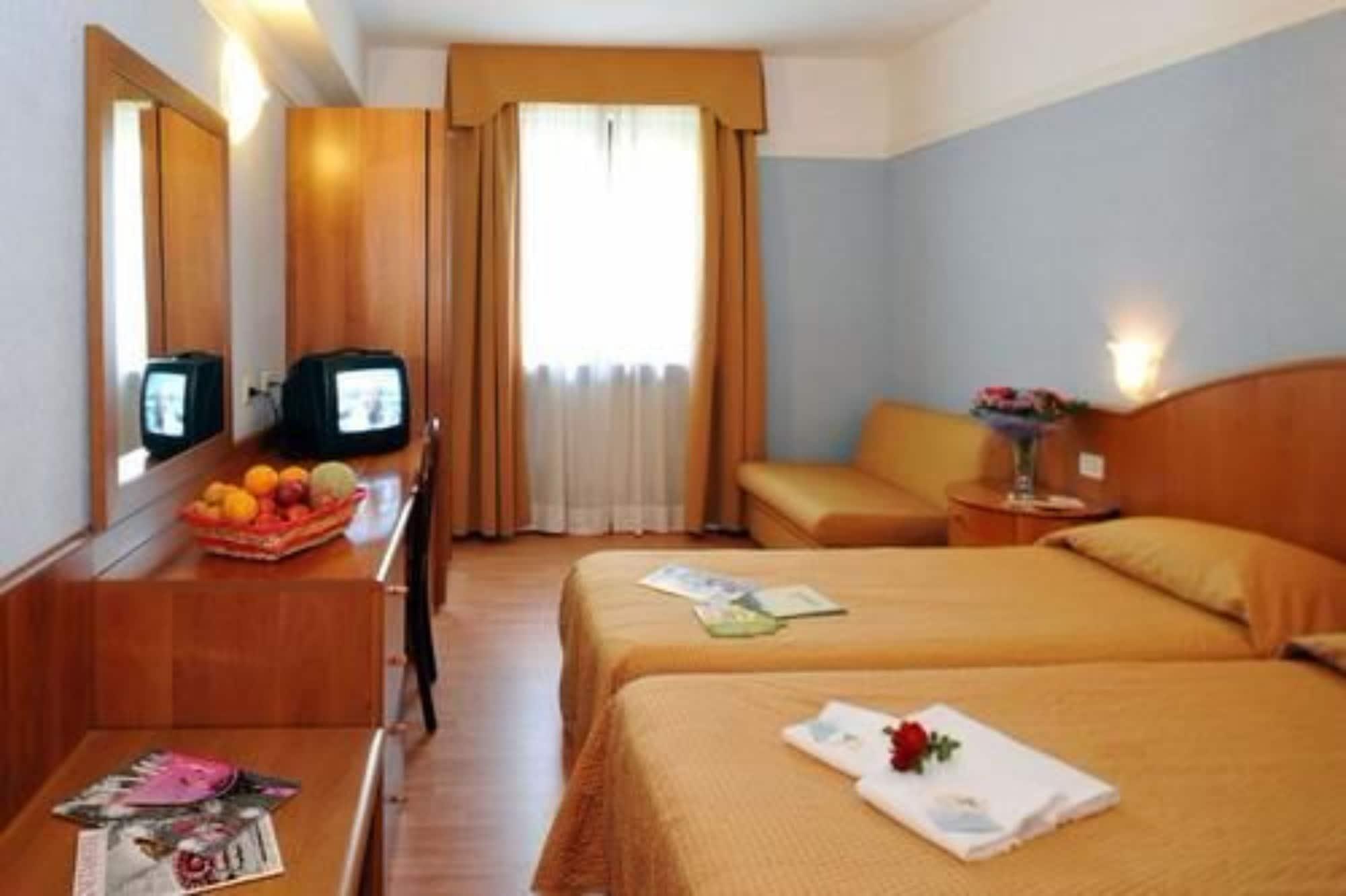Park Hotel Jolanda San Zeno di Montagna Buitenkant foto