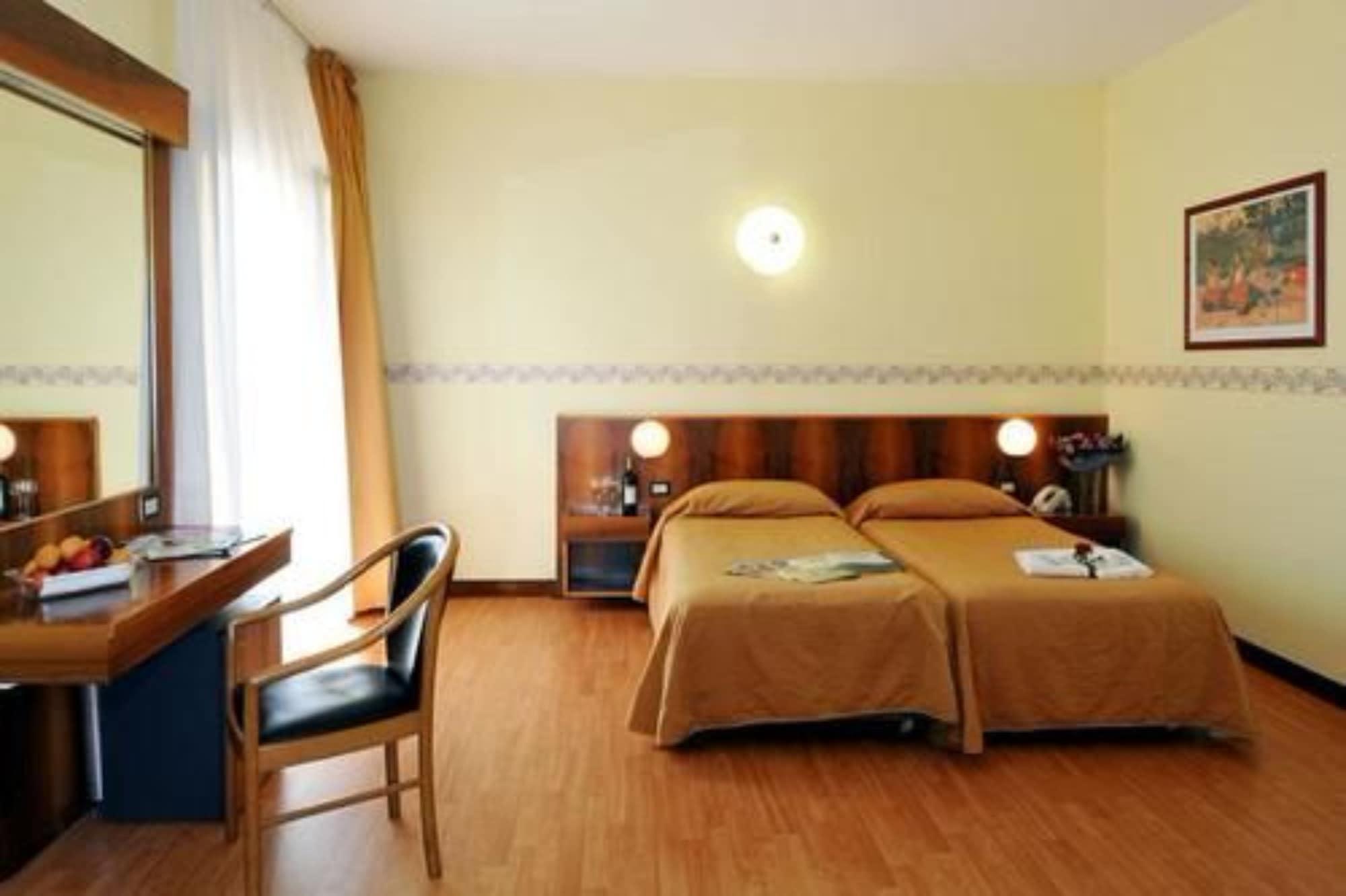 Park Hotel Jolanda San Zeno di Montagna Buitenkant foto