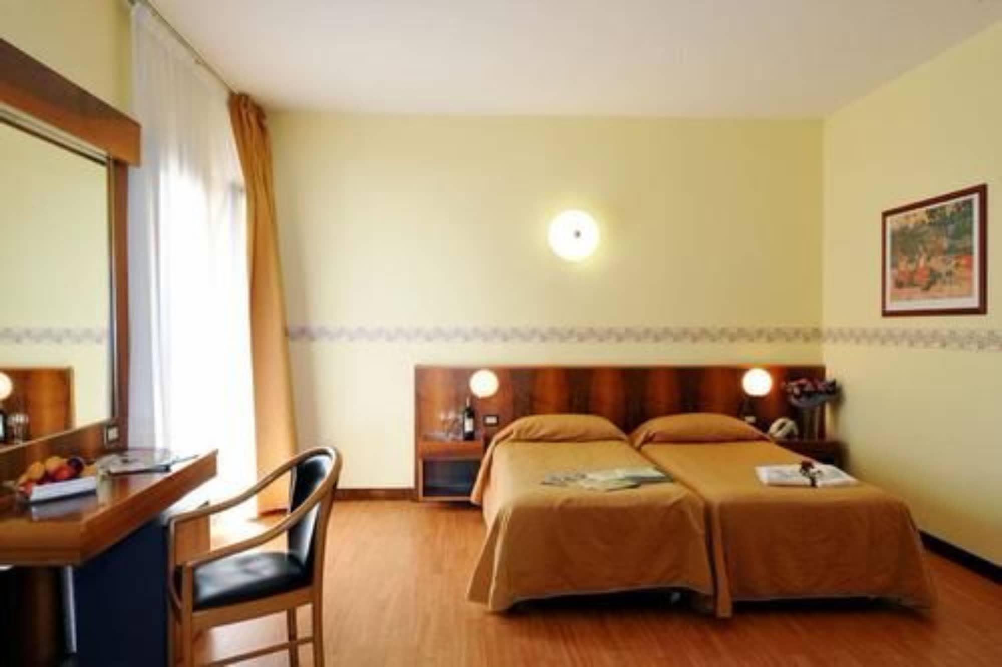 Park Hotel Jolanda San Zeno di Montagna Buitenkant foto