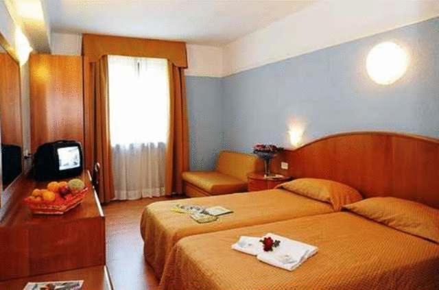 Park Hotel Jolanda San Zeno di Montagna Buitenkant foto