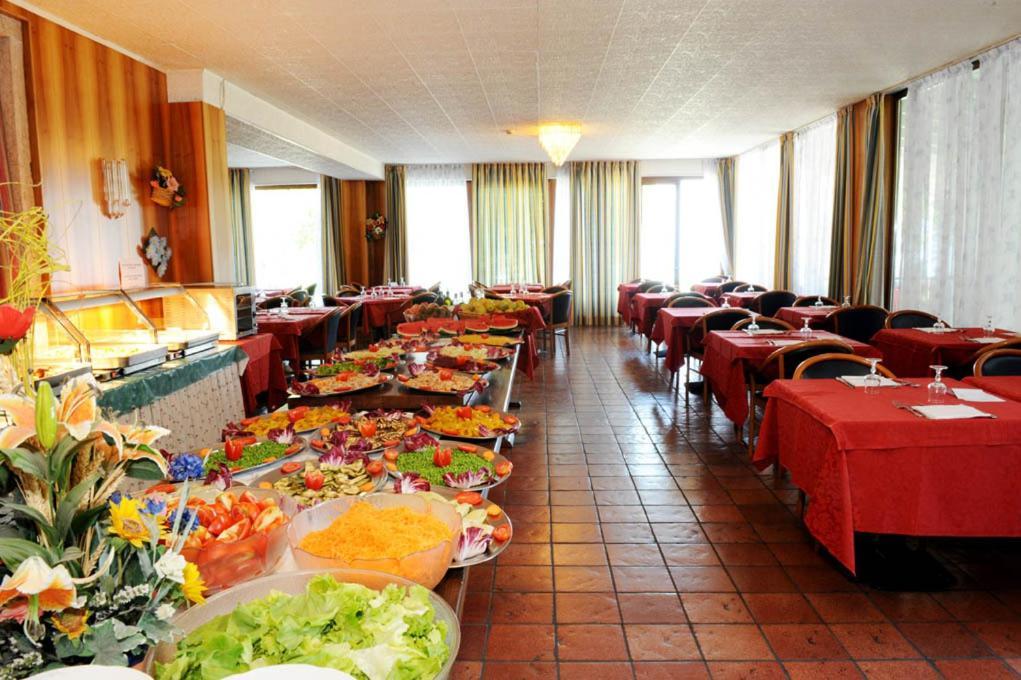 Park Hotel Jolanda San Zeno di Montagna Buitenkant foto